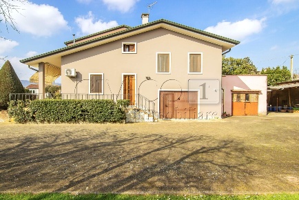 Foto Villa bifamiliare in Via Ponte 88, Barbarano Mossano di 301 m²
