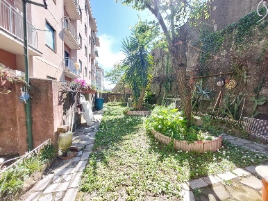 Foto Appartamento in Via Bartolomeo Carrea, Genova Sampierdarena di 81 m²