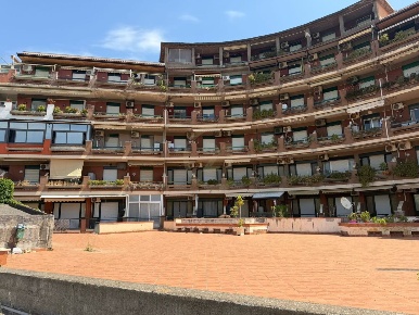 Foto Magazzino a Giardini-Naxos Porticato di 20 m² con 1 locali in vendita