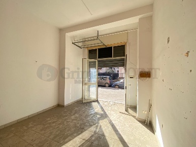 Foto Locale commerciale a Giugliano in Campania Colonne - San Vito di 40 m²