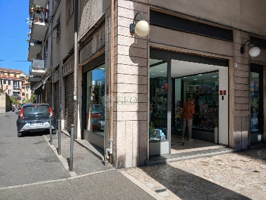 Foto Locale commerciale a La Spezia di 106 m² in vendita
