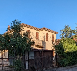 Foto Villa bifamiliare in Via Tiziano Vecellio 22, Padova di 180 m²