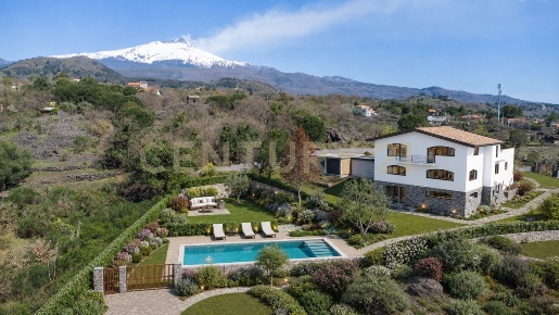 Foto Villa unifamiliare in Via dell'Aria snc, Pedara Centro di 400 m²