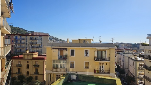 Foto Appartamento in Via Michele Conforti, Salerno Centro di 110 m²
