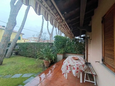 Foto Appartamento a Massa di 71 m² con 5 locali in affitto