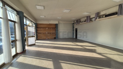Foto Locale commerciale a Cornedo Vicentino Centro di 105 m² in affitto