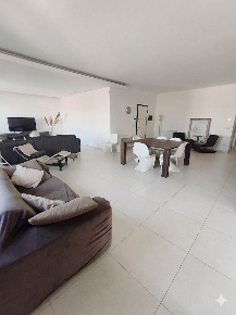 Foto Appartamento a Paternò di 180 m² con 6 locali in vendita