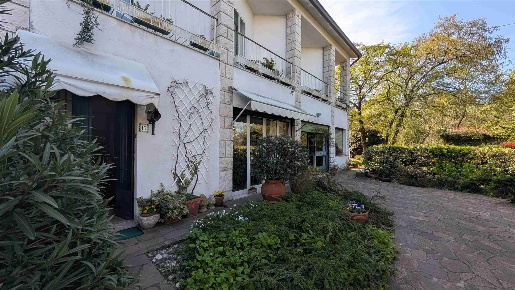Foto Villa unifamiliare in Frazione Sistiana  43, Duino-Aurisina di 285 m²