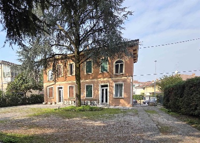 Foto Appartamento a Verona Borgo Roma di 130 m² con 5 locali in vendita