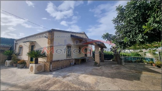 Foto Villa unifamiliare a Canicattì di 104 m² con 3 locali in vendita