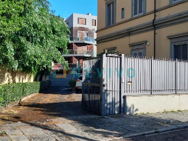 Foto Garage a Firenze Porta al Prato - San Jacopino di 2 m² con 1 locali