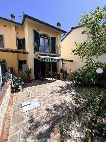 Foto Villa a schiera a Campi Bisenzio San Giusto, San Cresci di 135 m²