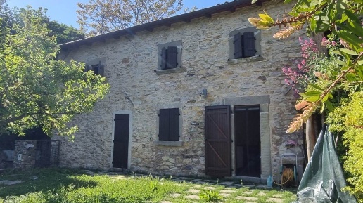Foto Case semi ndipendenti a Fivizzano Centro di 110 m² con 5 locali