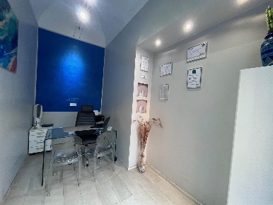 Foto Negozio a Bordighera Centro di 15 m² con 1 locali in affitto