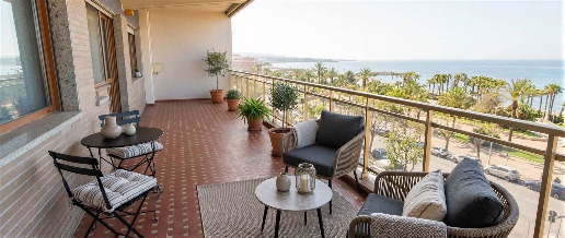 Foto Appartamento in Viale Garibaldi, Civitavecchia di 210 m² con 9 locali