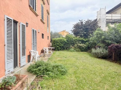 Foto Appartamento a Firenze San Niccolò di 116 m² con 5 locali in affitto
