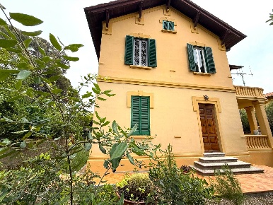 Foto Villa bifamiliare a Livorno Quercianella di 128 m² con 6 locali