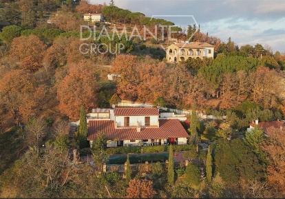 Foto Villa unifamiliare a Magione Centro di 130 m² con 8 locali in vendita