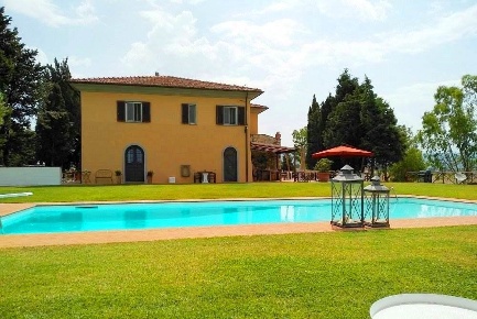 Foto Rustico a Santa Luce Centro di 510 m² con 14 locali in vendita
