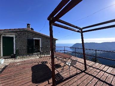 Foto Rustico a Monterosso al Mare di 22311 m² con 8 locali in vendita