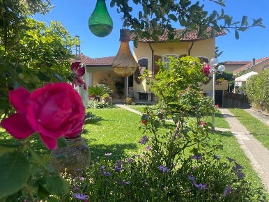 Foto Villa unifamiliare a Carrara Fontia, Fossola, Fossone di 280 m²