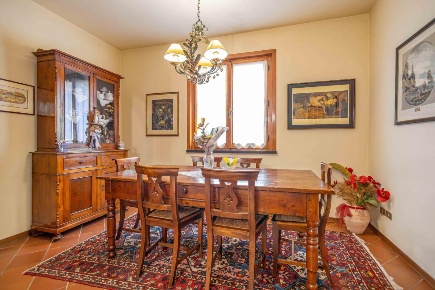 Foto Casa indipendente a Santa Maria a Monte Cinque Case di 212 m²
