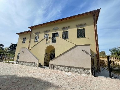 Foto Appartamento a Livorno Cisternino di 120 m² con 3 locali in vendita