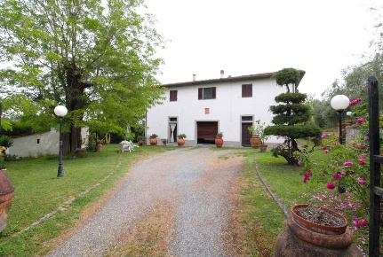 Foto Villa unifamiliare a Peccioli di 383 m² con 13 locali in vendita