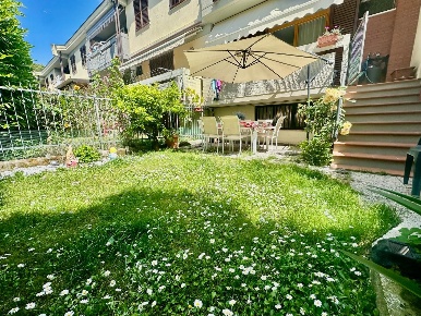 Foto Case semi ndipendenti a Carrara Avenza di 180 m² con 7 locali