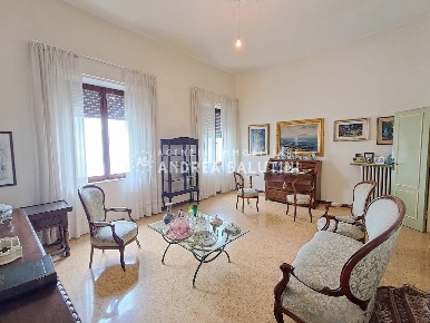 Foto Appartamento a Pontedera Oltrera di 180 m² con 8 locali in vendita