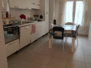 Foto Appartamento a Massa Marina di Massa Centro di 120 m² con 5 locali