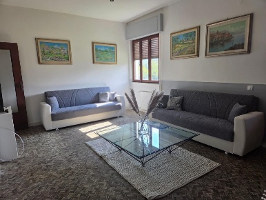 Foto Appartamento a Carrara Marina di Carrara di 130 m² con 5 locali