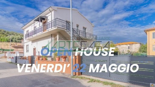 Foto Villa bifamiliare a Vicopisano Centro di 120 m² con 4 locali