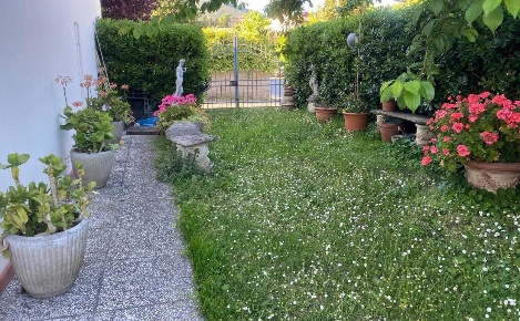 Foto Villa bifamiliare a Vicopisano Centro di 120 m² con 6 locali
