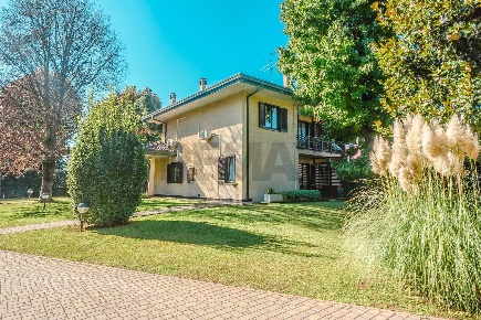 Foto Case semi ndipendenti in viale lombardia 86, Rescaldina di 231 m²