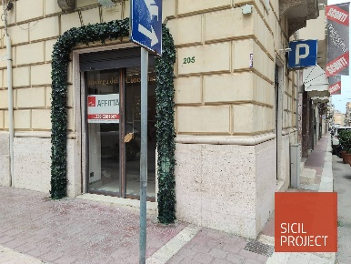 Foto Negozio in corso VI aprile 205, Alcamo Centro di 23 m² con 1 locali