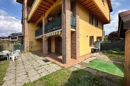 Foto Appartamento in VIA DE GASPERI 30, Trezzano Rosa di 60 m² con 2 locali