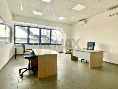 Foto Ufficio a Montelupo Fiorentino Centro di 250 m² con 8 locali