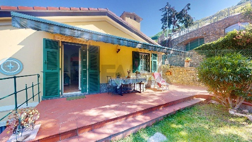Foto Villa unifamiliare a Sori Sussisa di 123 m² con 6 locali in vendita