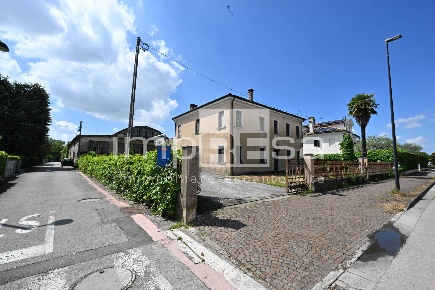 Foto Magazzino in Via Callalta 24, Silea Centro di 1000 m² in vendita