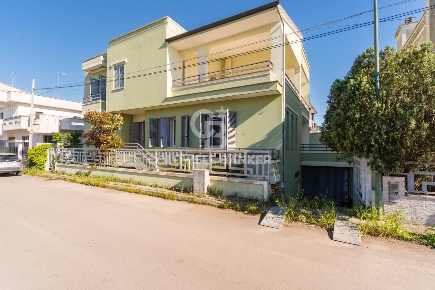 Foto Villa unifamiliare in Via Giuseppe Ungaretti 32, Aradeo di 272 m²
