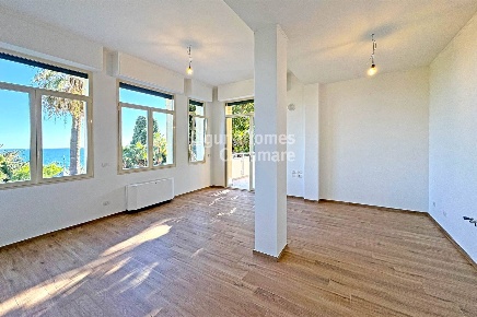 Foto Appartamento in Strada Privata Peiranze, Sanremo di 126 m² in vendita