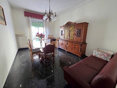 Foto Appartamento in Via De Mari, Genova Pra' di 85 m² con 6 locali