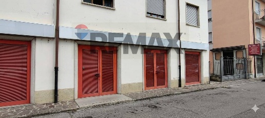 Foto Negozio in Via Papa Giovanni XXIII 3, Verdello di 186 m² con 1 locali