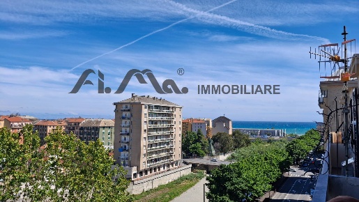 Foto Appartamento in Corso Ricci, Savona di 70 m² con 4 locali in vendita