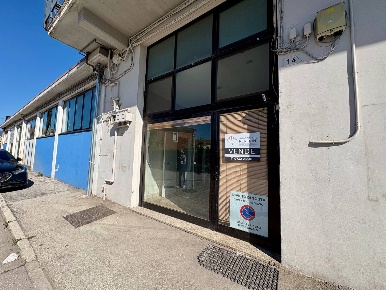 Foto Locale commerciale in VIA BENEDETTO CROCE 14, Fabriano Centro di 90 m²