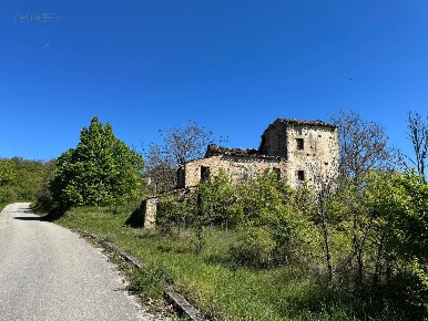 Foto Rustico in C.da Coste (S.P.103), Montelparo di 300 m² con 8 locali