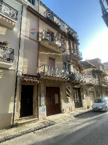 Foto Appartamento in VIA BOLOGNA 9, Niscemi di 295 m² con 10 locali