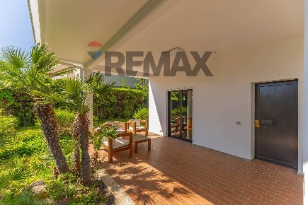 Foto Villa unifamiliare in Corso Alcide De Gasperi 513F, Bari di 202 m²