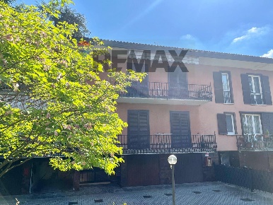 Foto Appartamento in Via Breira 8, Cuveglio Centro di 90 m² con 3 locali